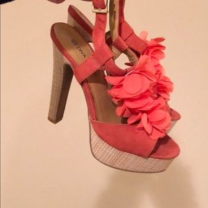 Platform heels in orange/peach straw sides